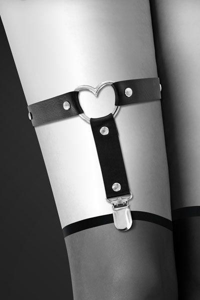 Гартер на ногу Bijoux Pour Toi - WITH HEART Black, сексуальна підв'язка із серцем, екошкіра SO2222 фото