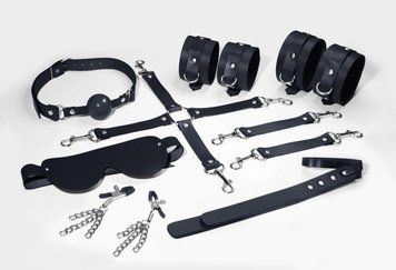 Набір Feral Feelings BDSM Kit 7 Black, наручники, поножі, конектор, маска, паддл, кляп, затискачі SO8276 фото