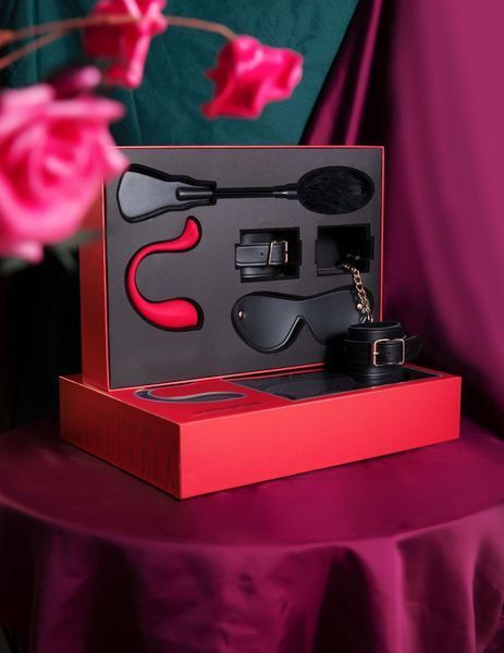 Преміальний подарунковий набір для неї з інтерактивною іграшкою Svakom Limited Gift Box SO4864 фото