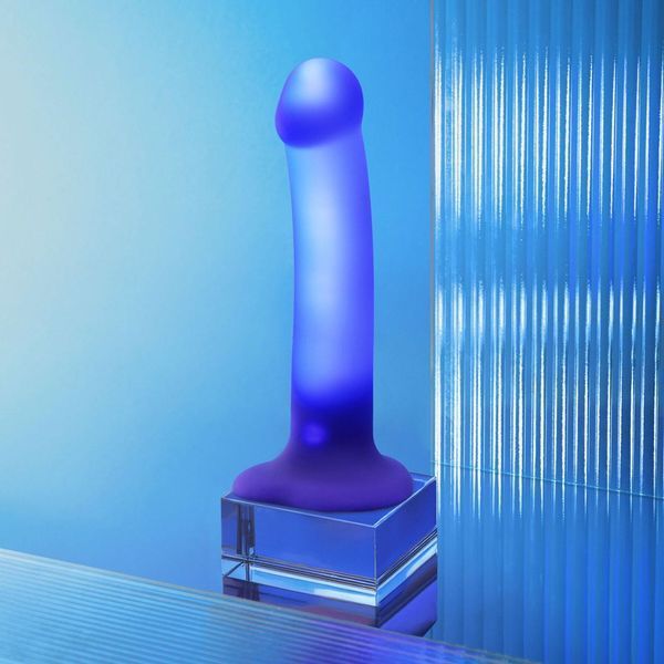 Фалоімітатор, що світиться у темряві Strap-On-Me Glow-LED Dildo Purple &mdash; M, 18х3,5 см. SX2851 фото